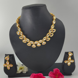 Kundan Studded Necklace Set